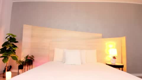 Snapshot of ellaa_white chatting on 06-23-26, 04:38 Ella online show from 06-23-26, 04:38