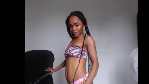 Snapshot of ellababy8 chatting on 09-30-25, 02:22 ella online show from 09-30-25, 02:22