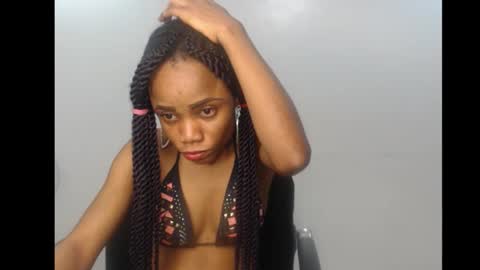 Snapshot of ellababy8 chatting on 10-05-25, 05:06 ella online show from 10-05-25, 05:06