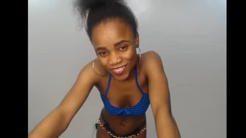 Snapshot of ellababy8 chatting on 10-12-25, 05:17 ella online show from 10-12-25, 05:17