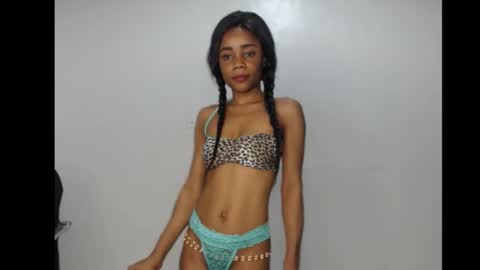 Snapshot of ellababy8 chatting on 10-19-25, 05:08 ella online show from 10-19-25, 05:08