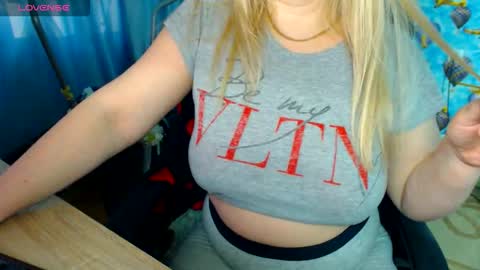 Snapshot of ellabella36dd chatting on 03-20-26, 03:39 IsaBella online show from 03-20-26, 03:39