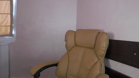 Ella online show from 06-10-26, 06:12