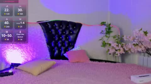 Ella online show from 10-22-25, 04:07