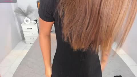 Snapshot of ellabrown_ chatting on 05-28-26, 04:10 SINGLE PO online show from 05-28-26, 04:10