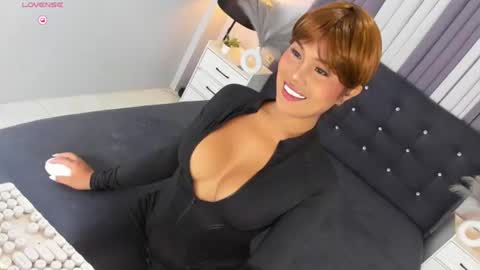 Snapshot of ellabrown_ chatting on 06-27-26, 10:20 SINGLE PO online show from 06-27-26, 10:20