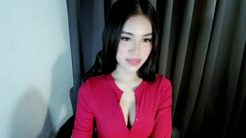 Snapshot of ellaliciousss chatting on 06-22-26, 12:35 ella online show from 06-22-26, 12:35