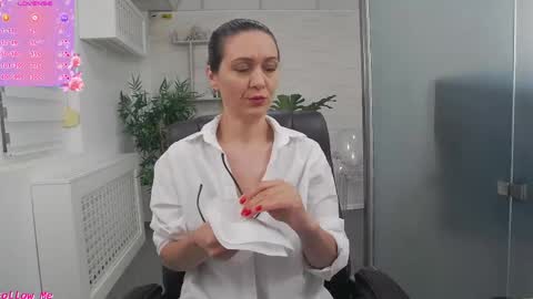 Snapshot of ellamilf chatting on 05-24-26, 02:44 online show from 05-24-26, 02:44