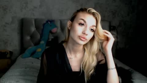 ellamilla online show from 04-19-26, 06:10