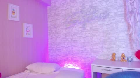 Ella online show from 02-25-25, 07:52