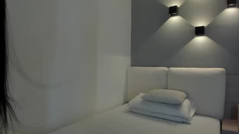 Ella online show from 09-29-25, 11:59