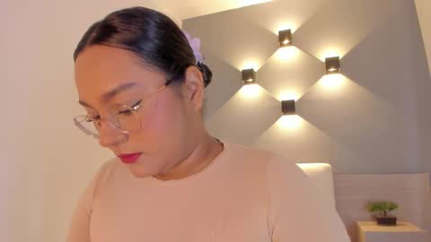 Ella online show from 10-21-25, 12:17