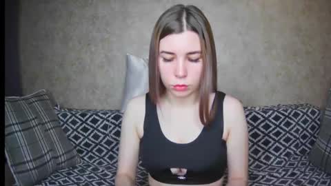 Snapshot of ellanuar chatting on 12-19-24, 02:01 EllaNuar online show from 12-19-24, 02:01