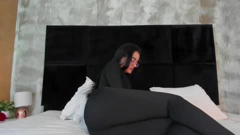 Snapshot of ellaochoa chatting on 03-06-25, 05:22 ella online show from 03-06-25, 05:22