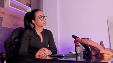 Snapshot of ellaochoa chatting on 09-22-25, 11:45 ella online show from 09-22-25, 11:45