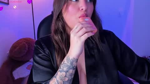 ellarosee_ online show from 12-15-25, 05:50