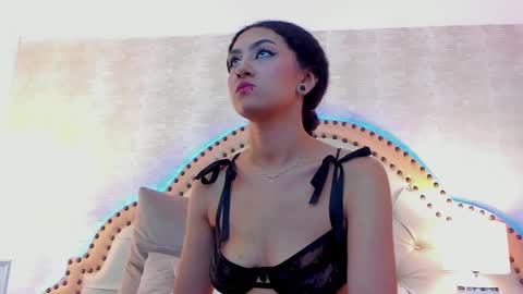 Ella Sanders online show from 04-18-26, 07:07