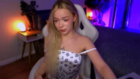 Ella online show from 04-11-26, 05:45