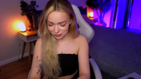 Ella online show from 04-13-26, 05:57