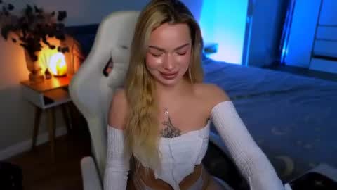 Ella online show from 07-30-26, 06:56