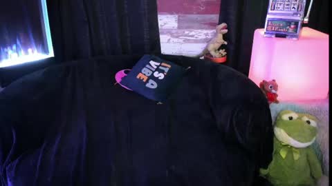 Snapshot of elle4you chatting on 05-19-26, 01:56 ELLE online show from 05-19-26, 01:56
