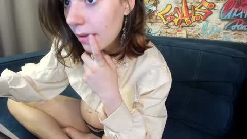 Snapshot of elle__driver chatting on 06-06-26, 01:32 elle__driver online show from 06-06-26, 01:32