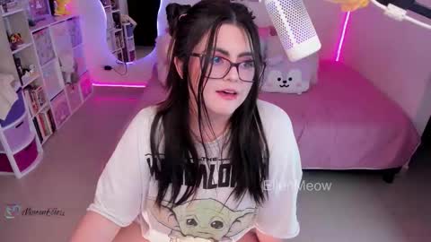 Snapshot of ellen_meow chatting on 10-20-25, 08:15 Meow in da house  . online show from 10-20-25, 08:15