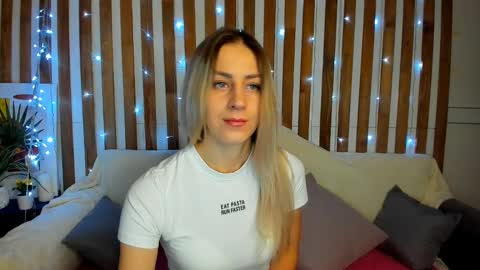 Snapshot of ellen_ross chatting on 03-02-25, 04:17 Ellen online show from 03-02-25, 04:17