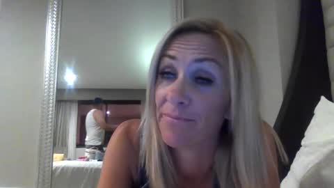 ElleNV online show from 09-30-25, 08:52