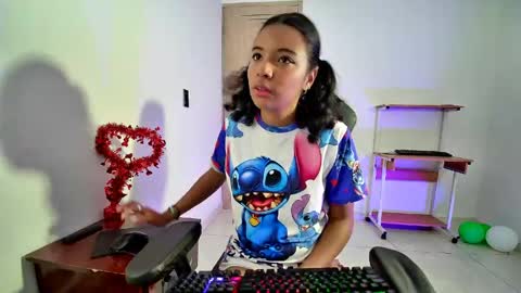 ellie_cute7 online show from 05-08-26, 08:14