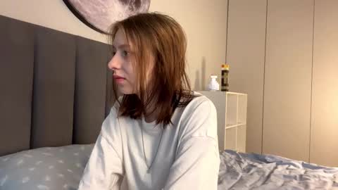 Snapshot of ellie_hollow chatting on 09-18-25, 06:59 Ellie online show from 09-18-25, 06:59