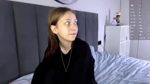 Snapshot of ellie_hollow chatting on 10-03-25, 07:05 Ellie online show from 10-03-25, 07:05