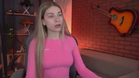 elliecutes online show from 04-14-26, 07:03