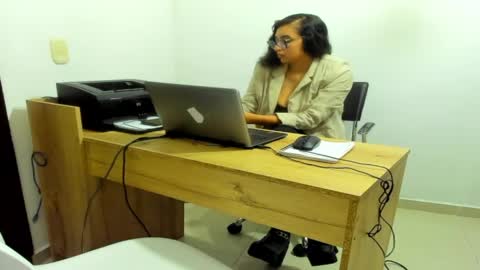 Snapshot of elliee_wlisson chatting on 05-26-26, 04:08 elliee_wlisson online show from 05-26-26, 04:08