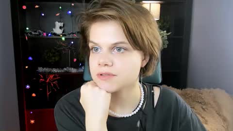 elliemurler online show from 12-19-25, 01:07