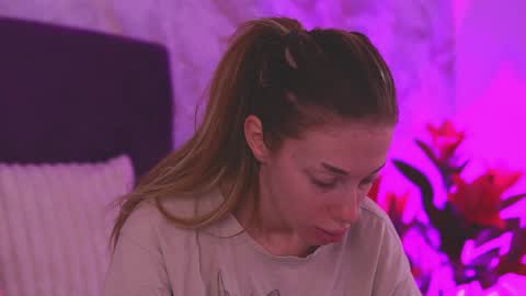 EllinaNuria online show from 03-19-26, 04:38