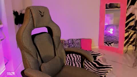 Elin online show from 02-14-26, 12:35