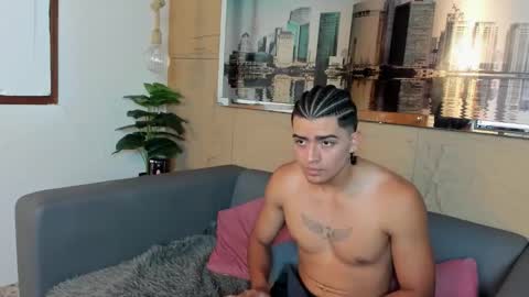Snapshot of elliot_colton chatting on 11-16-25, 06:02 Elloit Colton online show from 11-16-25, 06:02