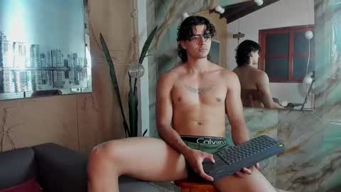 Snapshot of elliot_colton chatting on 11-29-25, 08:12 Elloit Colton online show from 11-29-25, 08:12