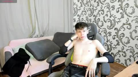 elliot_mars_ online show from 10-15-25, 05:24