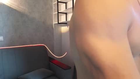 Snapshot of elliot_muscle04 chatting on 10-07-25, 10:01 elliot_muscle04 online show from 10-07-25, 10:01