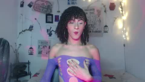 Snapshot of ellis_flowers chatting on 09-25-25, 08:01  . online show from 09-25-25, 08:01