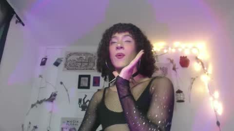 Snapshot of ellis_flowers chatting on 10-02-25, 07:43  . online show from 10-02-25, 07:43