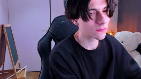 ellis_rin online show from 11-03-25, 09:16