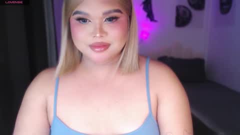 Snapshot of ellise_husson chatting on 05-05-26, 03:42 Ellise online show from 05-05-26, 03:42