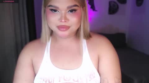 Snapshot of ellise_husson chatting on 05-06-26, 06:13 Ellise online show from 05-06-26, 06:13
