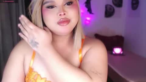 Snapshot of ellise_husson chatting on 05-14-26, 10:27 Ellise online show from 05-14-26, 10:27