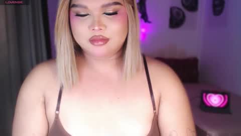 Snapshot of ellise_husson chatting on 05-16-26, 11:46 Ellise online show from 05-16-26, 11:46