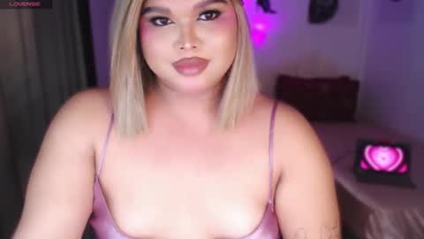 Snapshot of ellise_husson chatting on 05-18-26, 04:07 Ellise online show from 05-18-26, 04:07