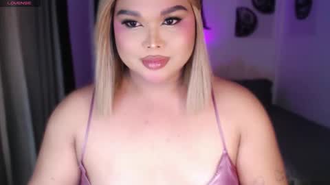 Snapshot of ellise_husson chatting on 05-20-26, 12:22 Ellise online show from 05-20-26, 12:22